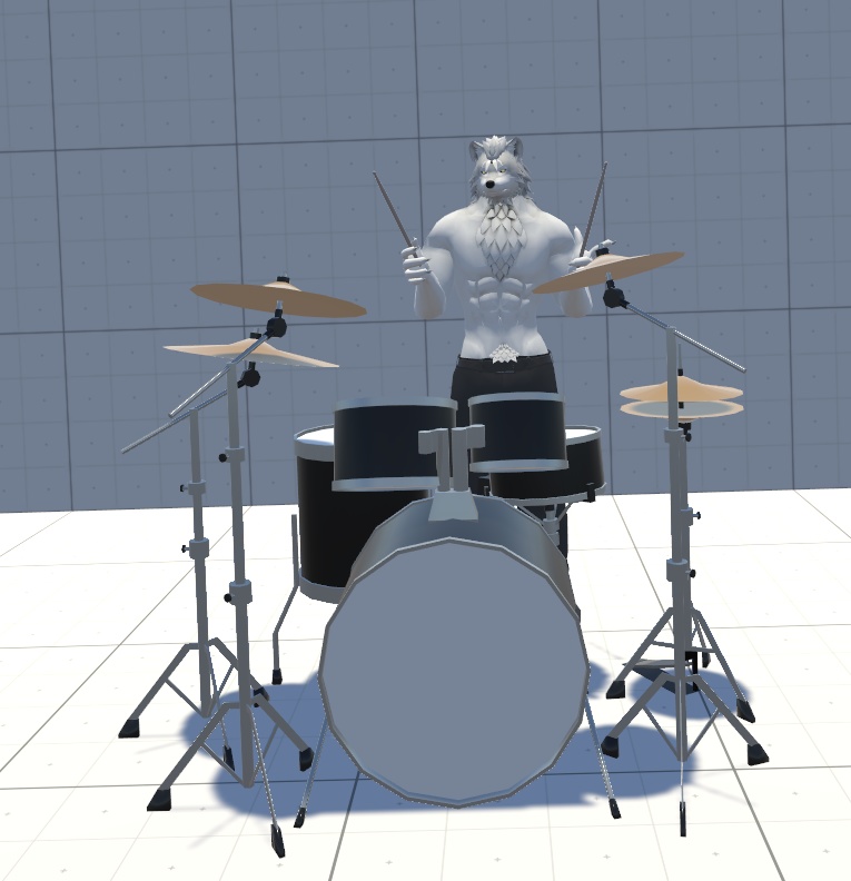 ドラムを叩くファルカス