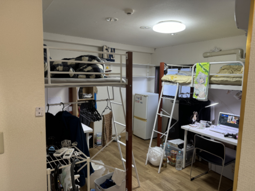 小卡在日本的寝室