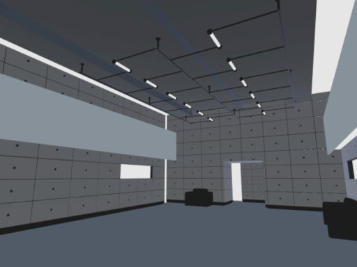 どこか見覚えのある滑りそうな床