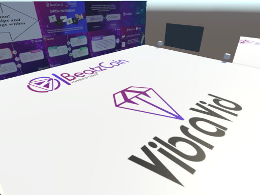 VibraVid's Hang Out 'n' Explore the idea ［ English and Japanese ］