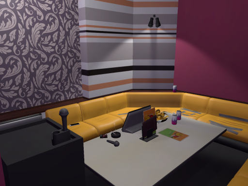 カラオケの個室 KaraokeBox