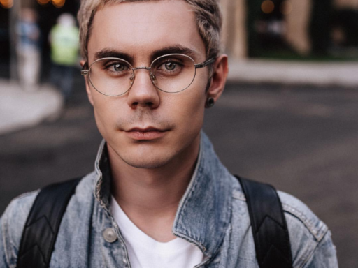 Smart Man With Glasses HD Wallpaper Download