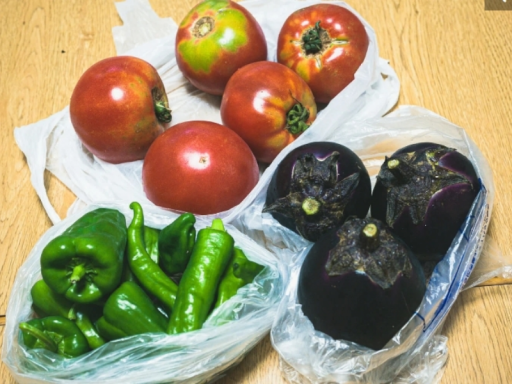 野菜を褒めてください