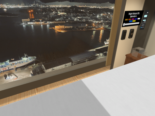 港前のおおきなベッドお宿