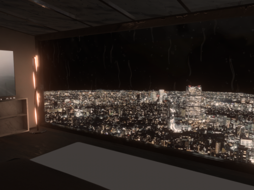 It's raining cats and dogs․