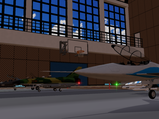 戦闘機で体育館の天井に引っかかったボールを取るワールド