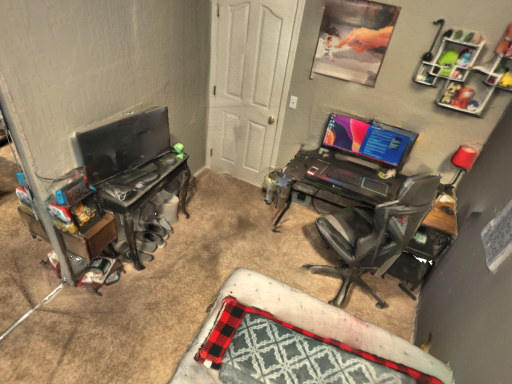 DJ2quared's room irl